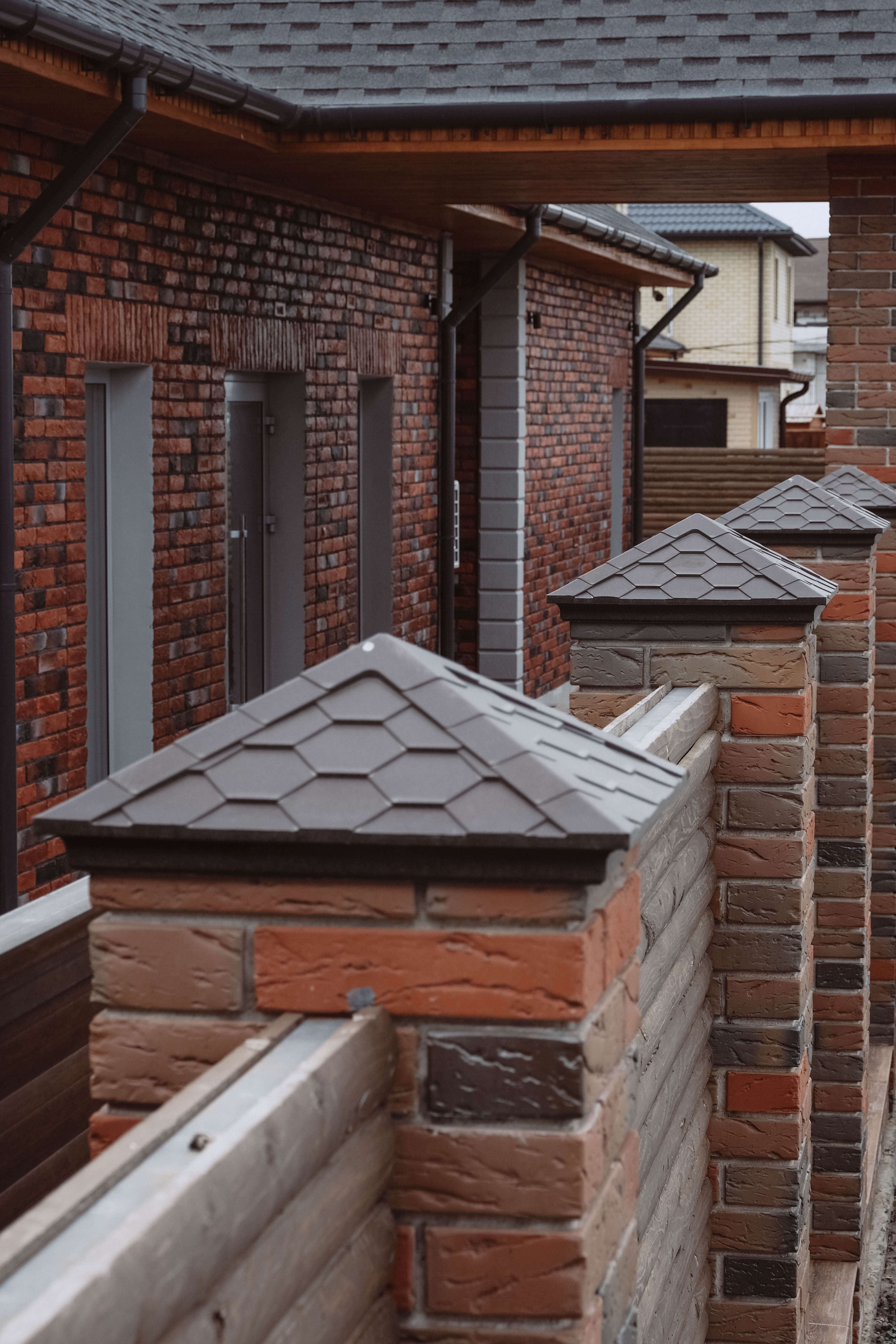 Колпак Zking Эверест Коричневый на столб 1.5х1.5 кирпича (390х390мм) в Кемерово фото